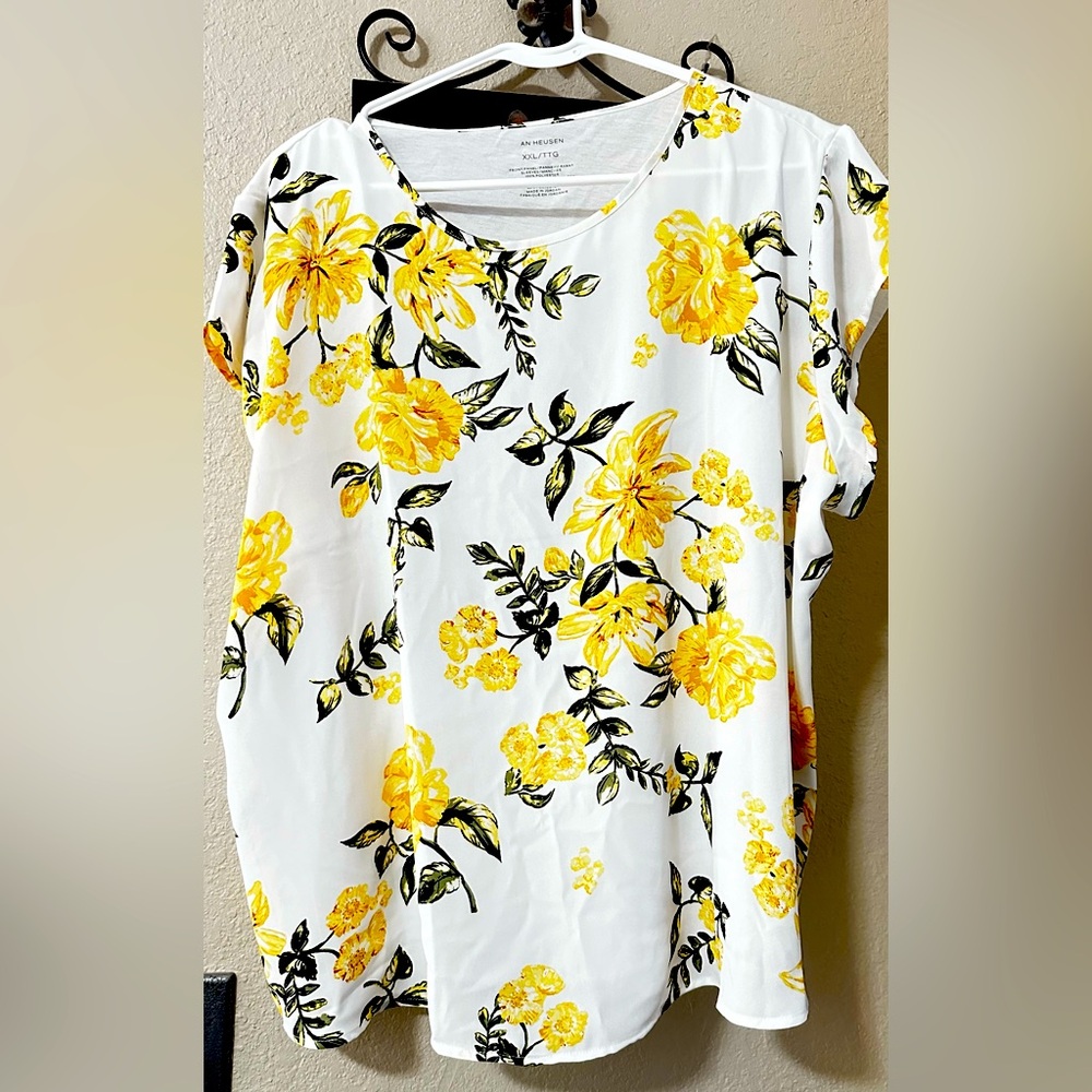 Cute summer Ann Heiden blouse.